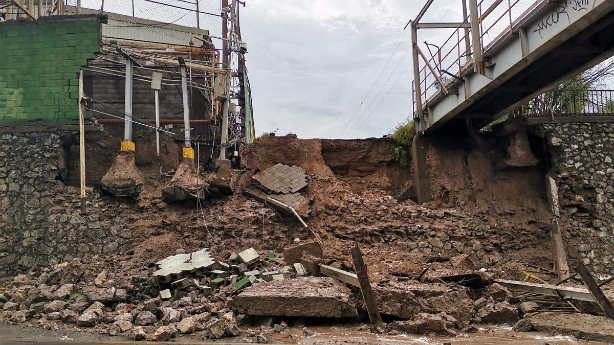 Lluvias tumban barda de Peñoles; se inunda paso a desnivel